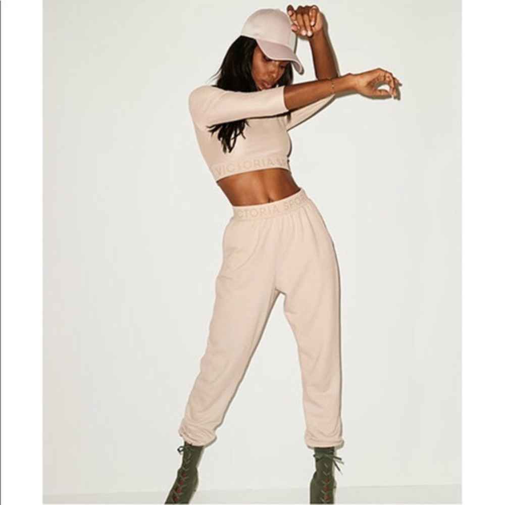 Victoria’s sport outfit